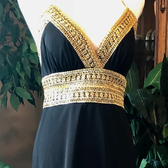 Elegant Evening Gown A Real Stunner! - Picture 3 of 13